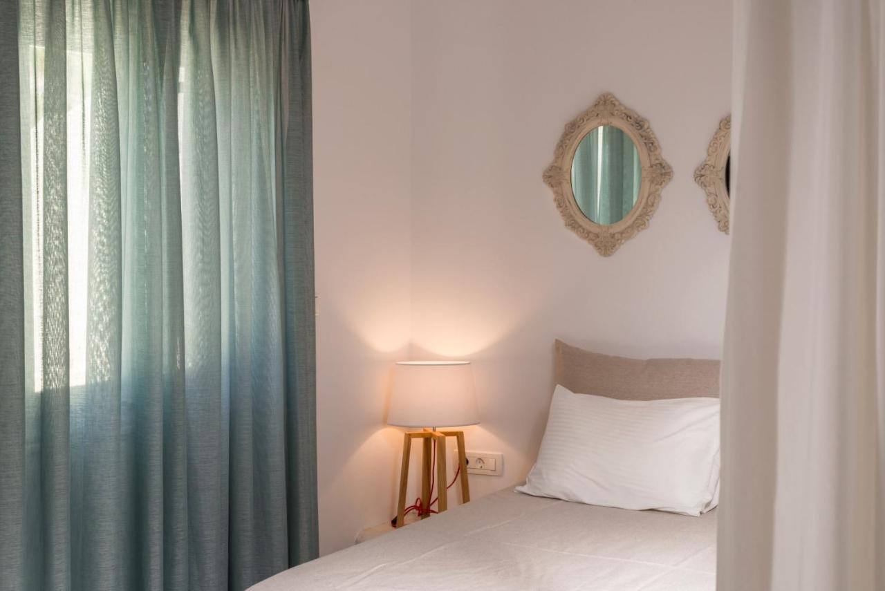 Hermes Hotel Kamári エクステリア 写真