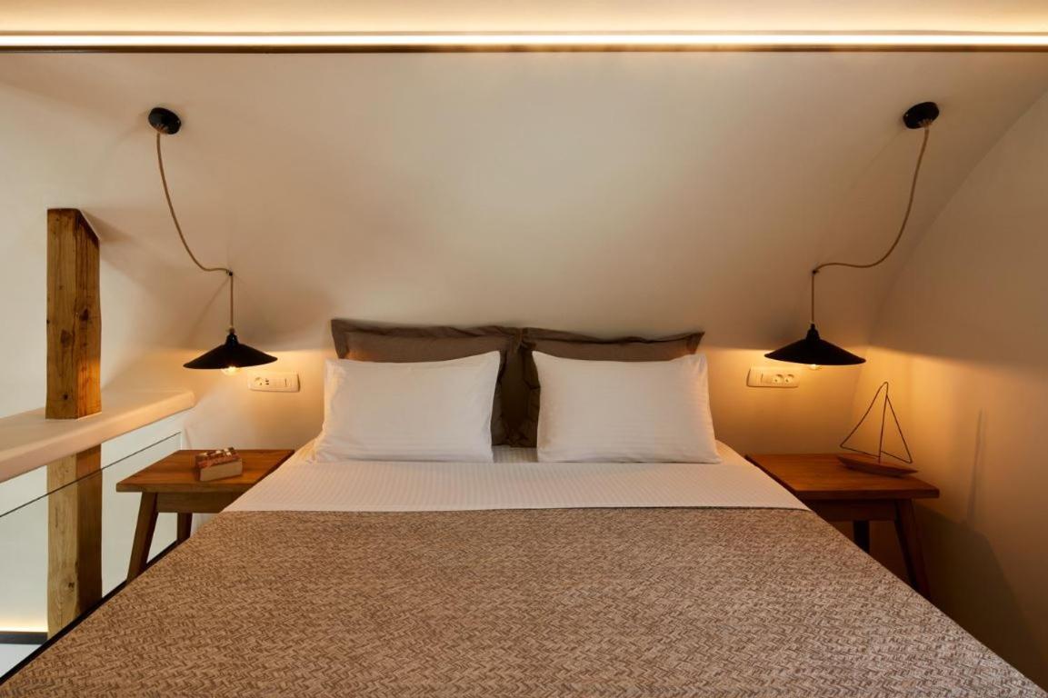 Hermes Hotel Kamári エクステリア 写真